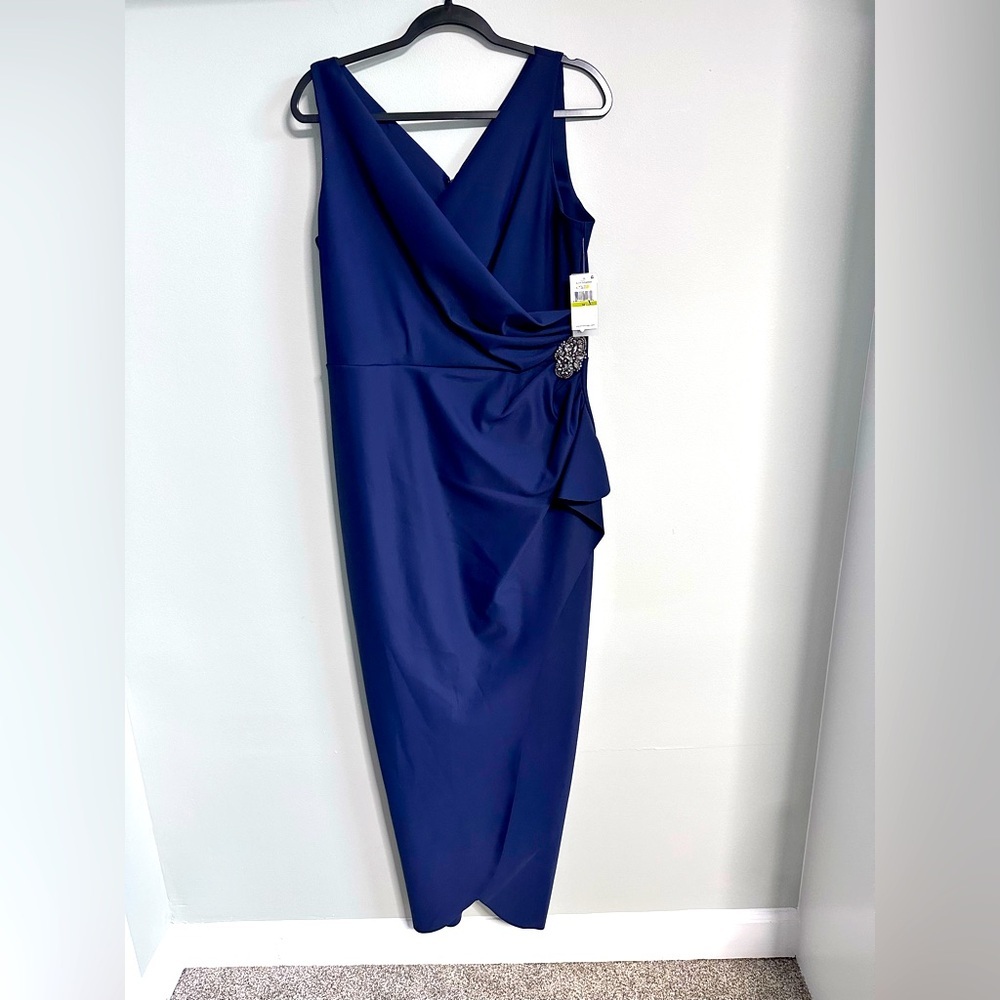 Alex Evenings Navy Blue V-Neck Ruched Sheath Dress